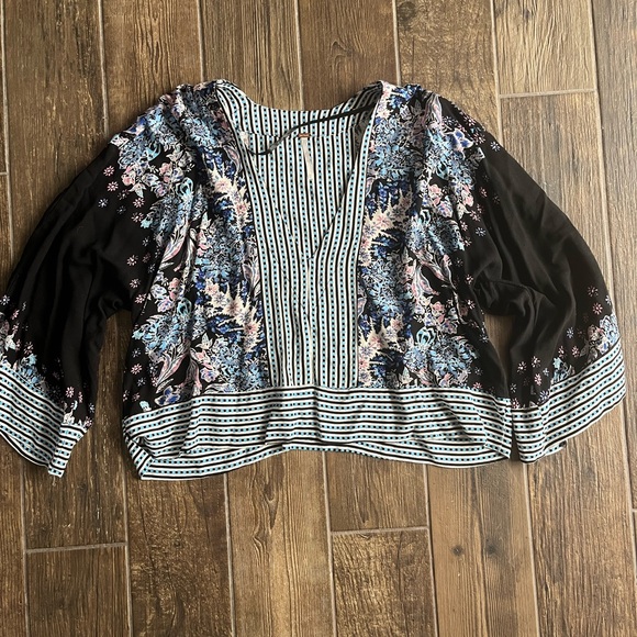 Free people butterfly sleeve blouse - Picture 2 of 6